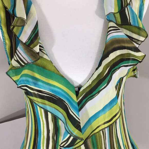 Figure flattering ruffled blouse - Picture 2 of 7